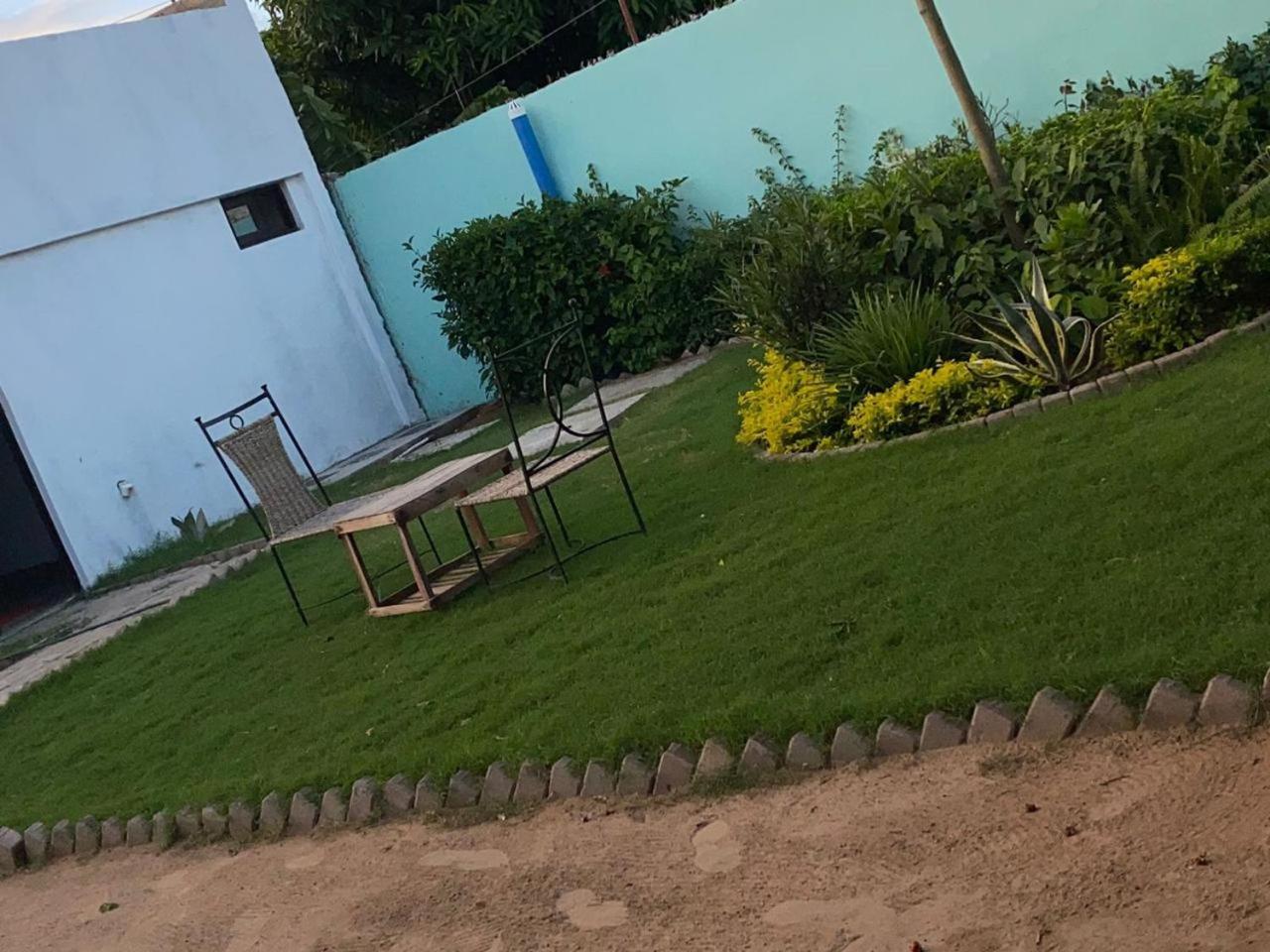 Aeropark Residencial Vandrarhem Maputo Exteriör bild
