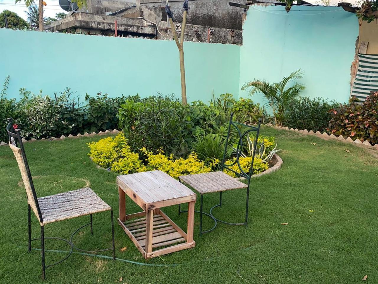 Aeropark Residencial Vandrarhem Maputo Exteriör bild