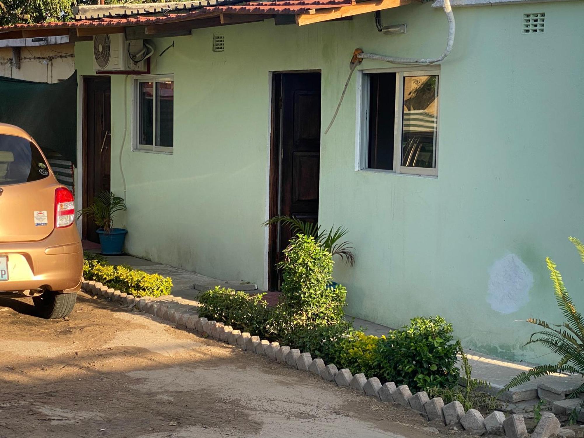 Aeropark Residencial Vandrarhem Maputo Exteriör bild