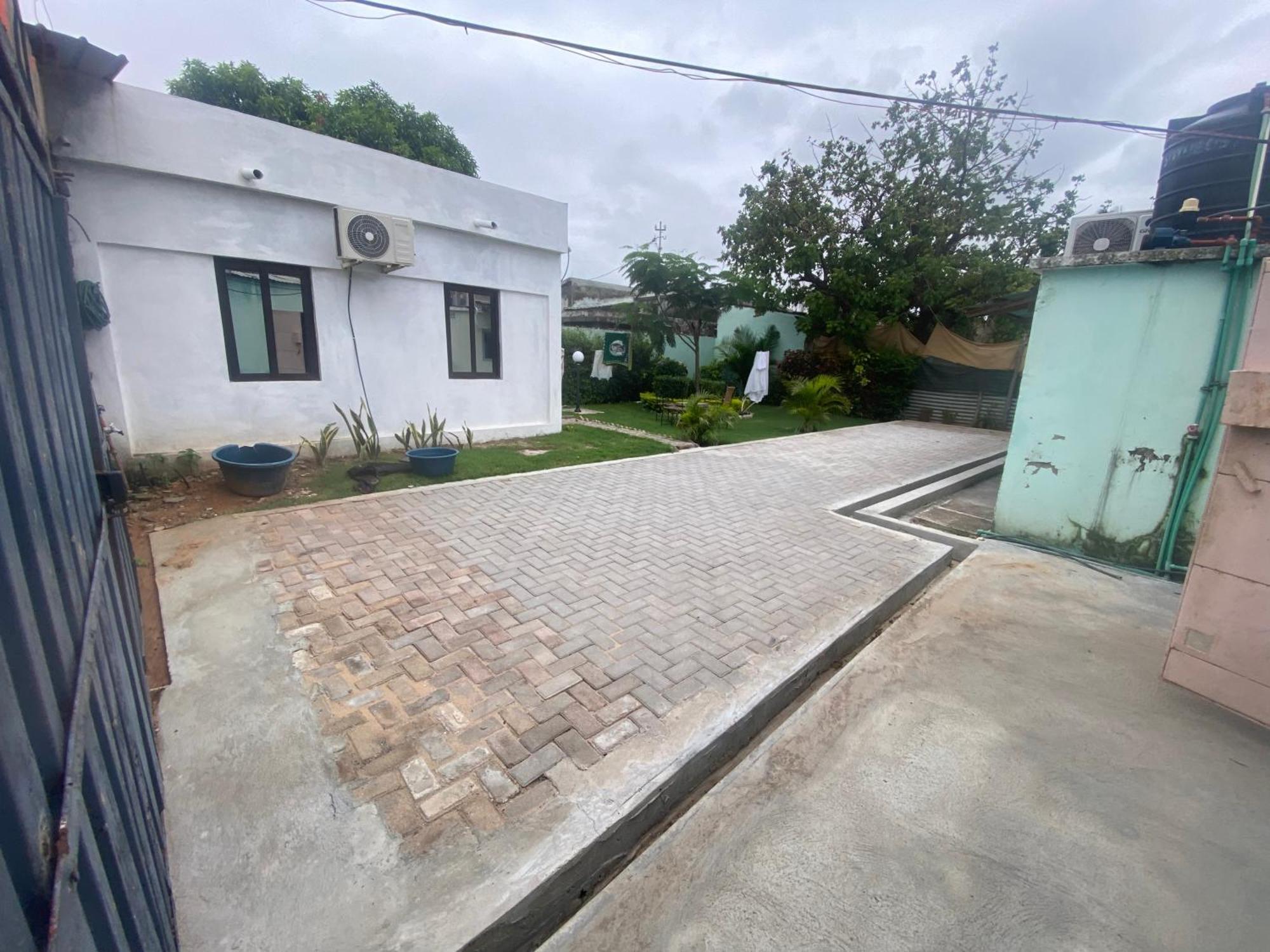 Aeropark Residencial Vandrarhem Maputo Exteriör bild